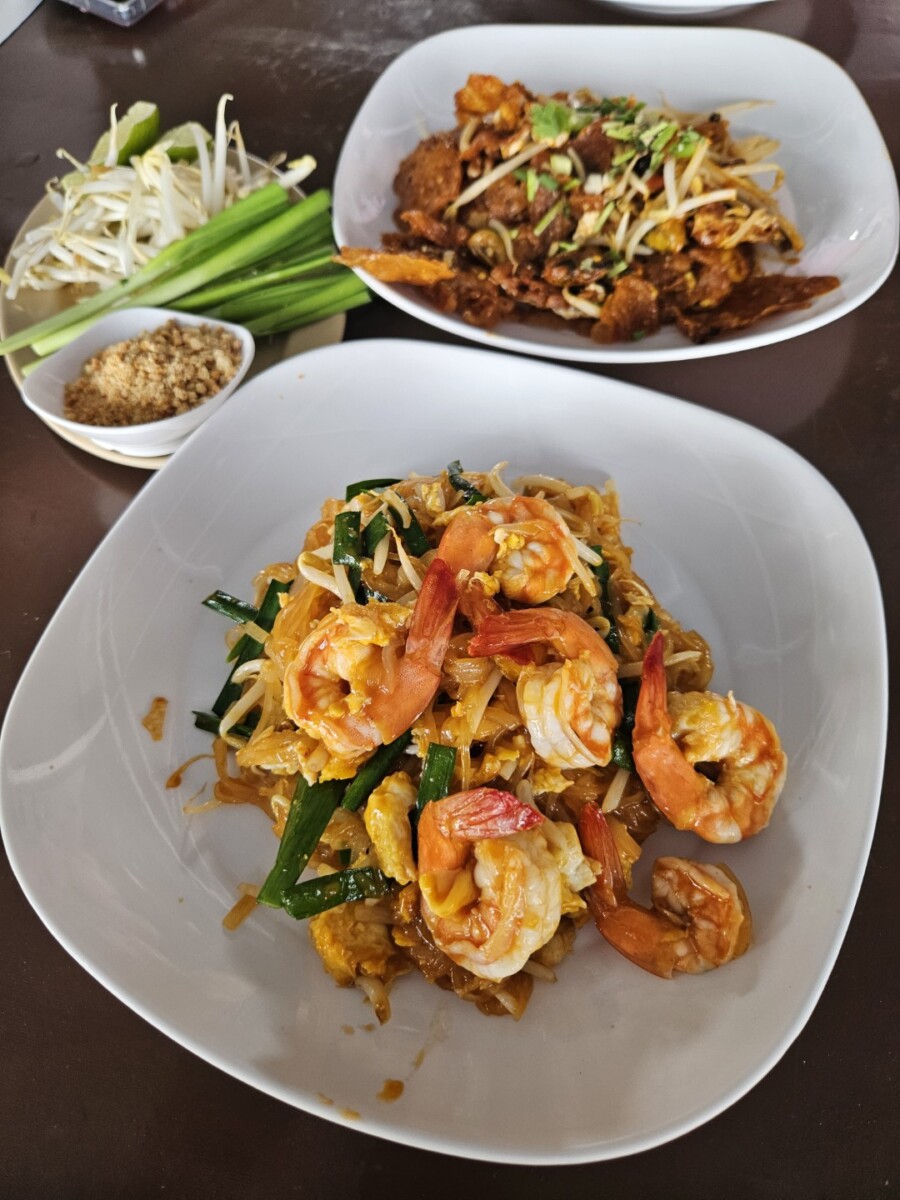 หอยทอดผัดไทยสูตรแม่หงบ