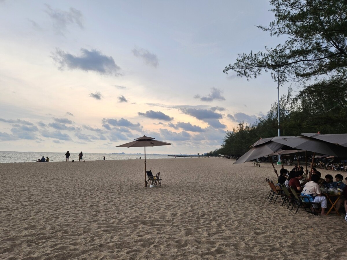 หาดแหลมเจริญ